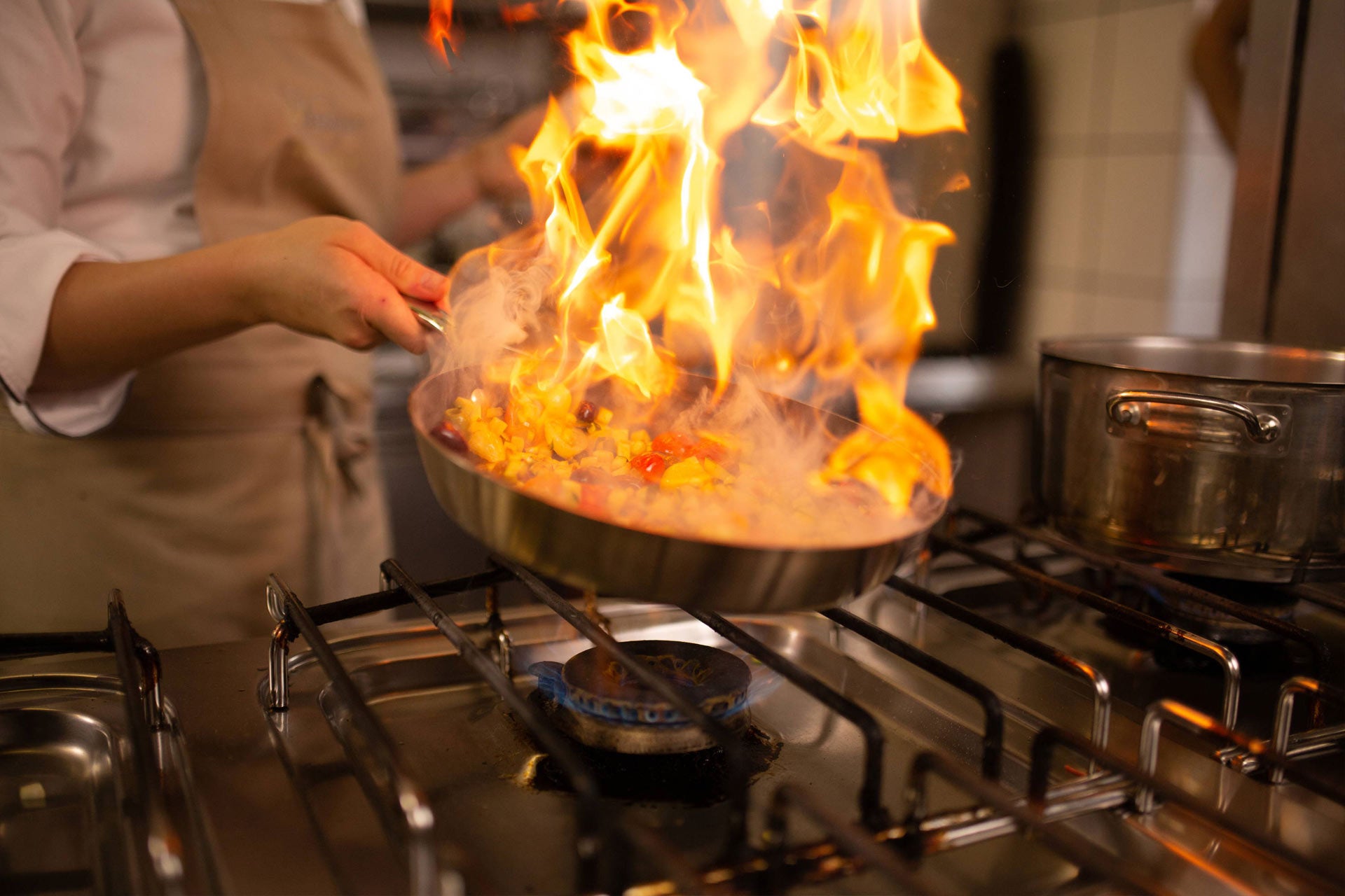 Why cooking with hammered copper pots and utensils are the best for a healthy food preparation.